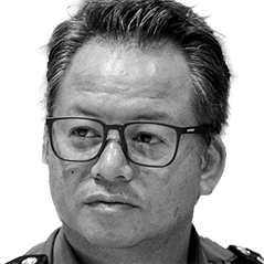 Black and white portrait of Tea Seiha